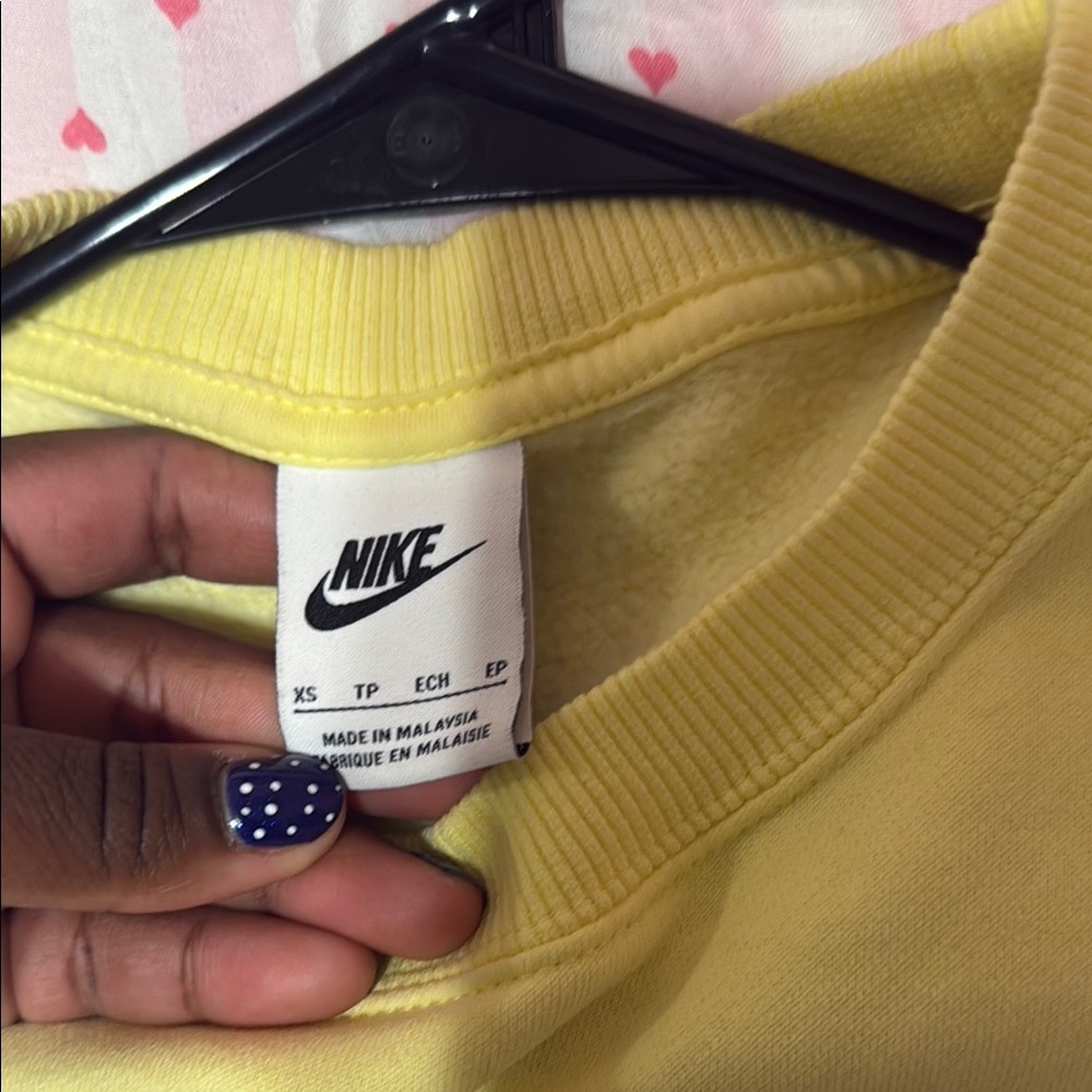 Yellow woman’s Nike sweatshirt - Picture 2 of 3